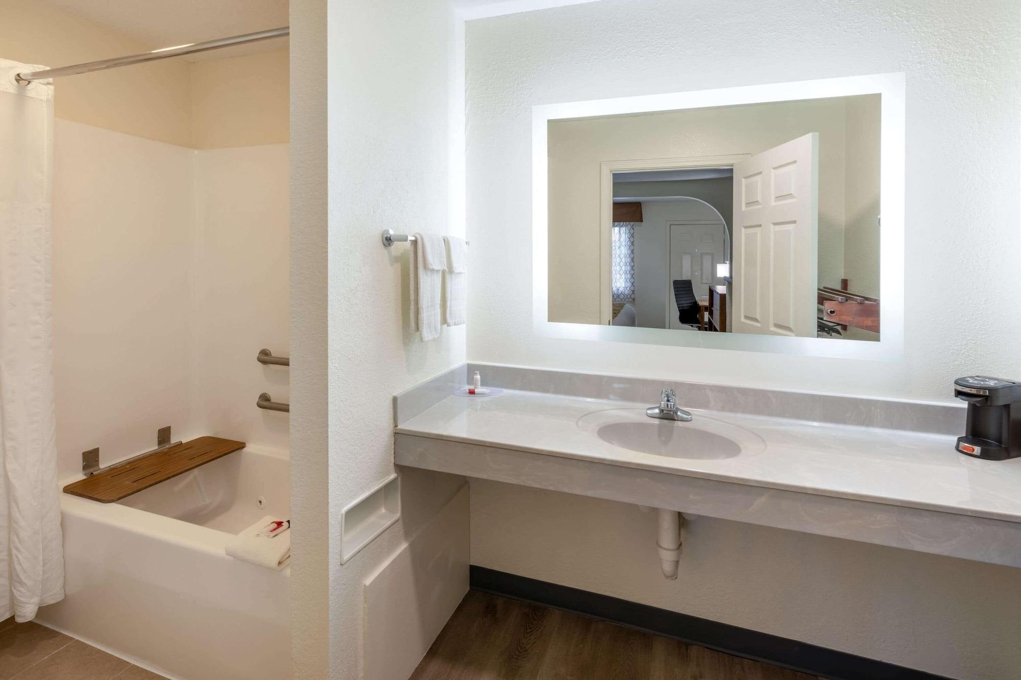 Baymont By Wyndham Biloxi - Ocean Springs Motel Eksteriør bilde